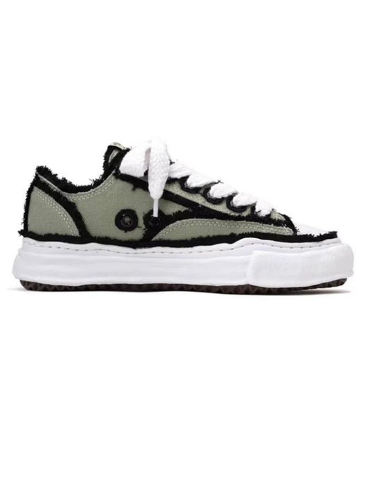 Low Top Sneaker